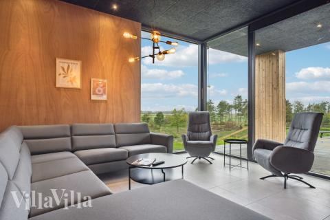 Soffhörnan i lyxstuga 684 i Limfjorden.