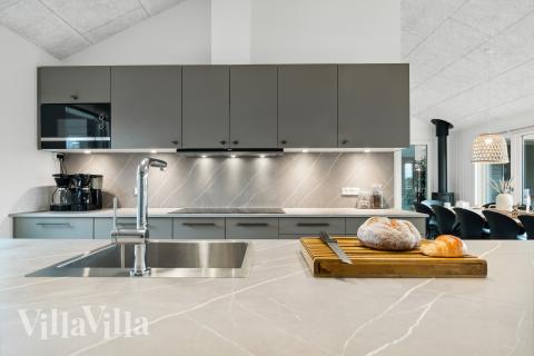 Köket i lyxstuga nr 652 är generöst inrett.