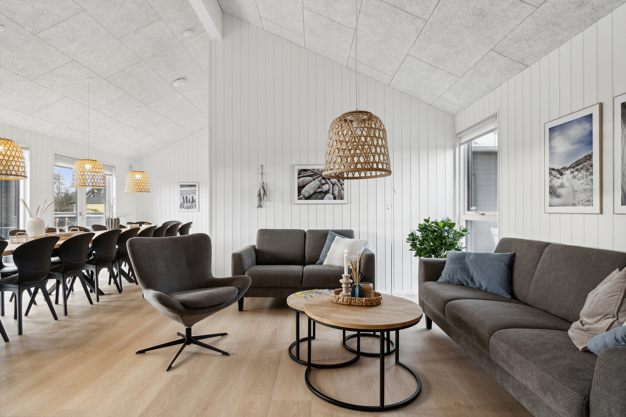 Soffhörnan i lyxstuga 652 i Nordjylland.