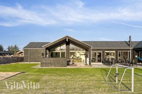 Utomhusaktiviteter kring sommarhus nr 652.