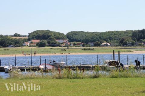Stranden i närheten av lyxhus 684.