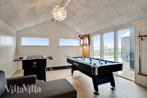 Lyxstuga 669 för 10 personer har ett stort aktivitetsrum med bl.a. biljard och dart