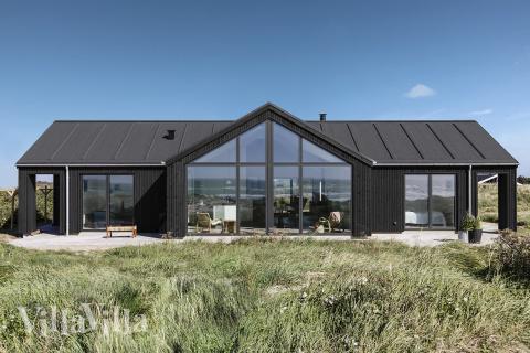 Den praktfulla poolstugan nr 669 med plats för 10 personer ligger i Nordjylland