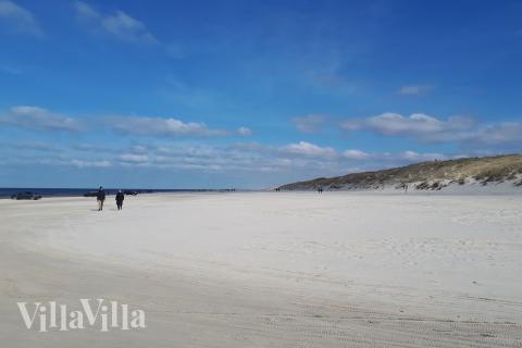 Stranden i närheten av lyxhus 680.