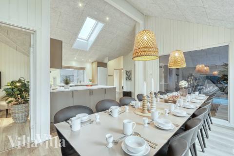 Vardagsrummet i lyxstuga nr. 769 har plats för 14 personer.