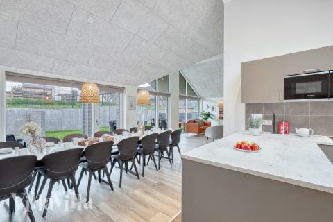 Köket i lyxstuga nr 769 är utrustat så att ni kan laga mat till 14 personer.