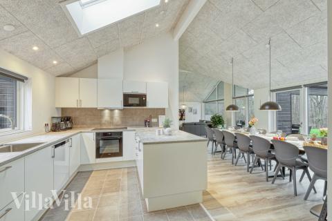 Köket i lyxstuga nr 761 är utrustat så att ni kan laga mat till 16 personer.