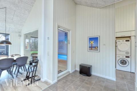 Den rymliga entrén i lyxstuga nr 763 i Tyskland