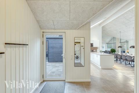 Den rymliga entrén i lyxstuga nr 764 i Tyskland