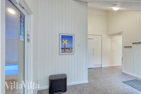 Den rymliga entrén i lyxstuga nr 765 i Tyskland