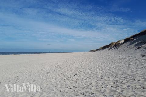 Stranden i närheten av lyxhus 687.