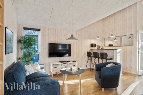 Lyxstuga 597 för 18 personer har ett stort aktivitetsrum med bl.a. biljard och dart