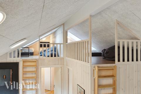 Några av de 18 sovplatserna finns på loftet i lyxstuga nr 597