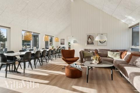 Soffhörnan i lyxstuga 653 i Vestjylland.