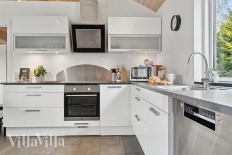 Köket i lyxstuga nr 681 är generöst inrett.