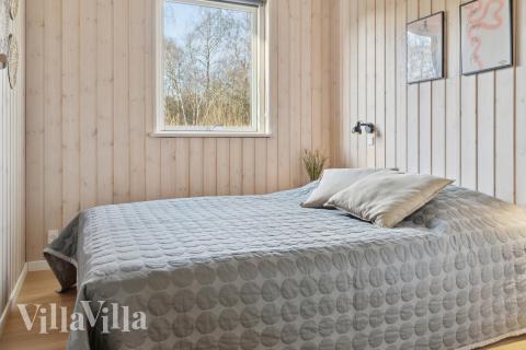 Ett av de 6 utmärkta sovrummen i lyxstuga nr 681 i Nordsjälland.