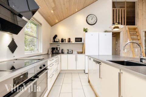 Köket i lyxstuga nr 218 är utrustat så att ni kan laga mat till 18 personer.