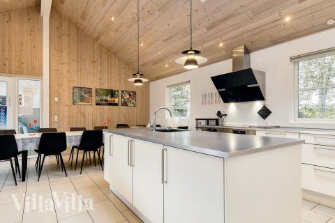 Köket i lyxstuga nr 218 är generöst inrett.