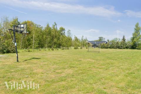 Utomhusaktiviteter kring sommarhus nr 314.