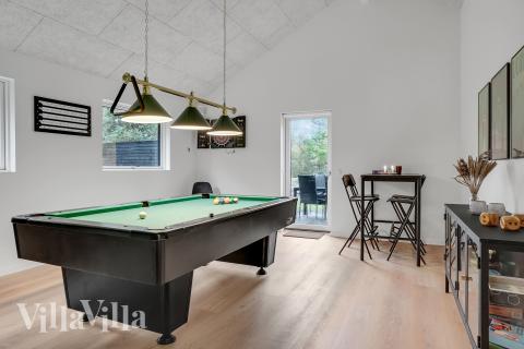 Aktivitetsrum i lyxstuga nr 692 med 4 sovrum och plats för 12 personer.