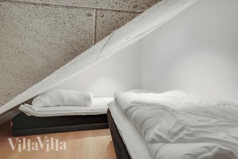 Några av de 12 sovplatserna finns på loftet i lyxstuga nr 692