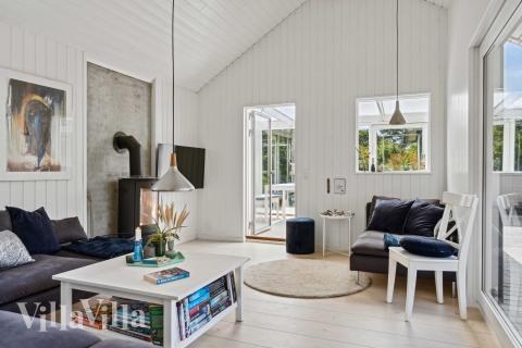 Soffhörnan i lyxstuga 691 i Nordjylland.