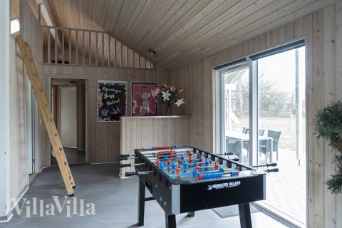Lyxstuga 275 för 18 personer har ett stort aktivitetsrum med bl.a. biljard och dart