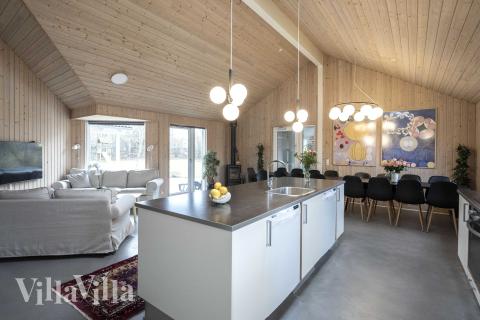 Köket i lyxstuga nr 275 är generöst inrett.