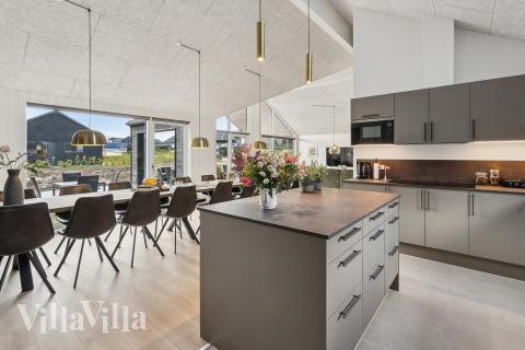 Köket i lyxstuga nr 663 är generöst inrett.