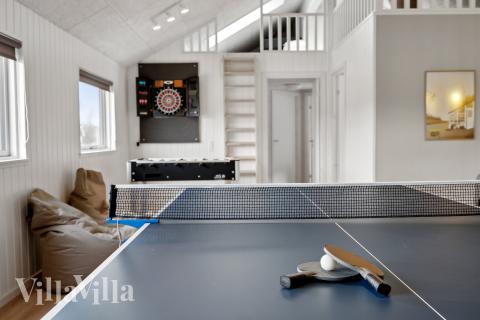 Lyxstuga 663 för 18 personer har ett stort aktivitetsrum med bl.a. biljard och dart