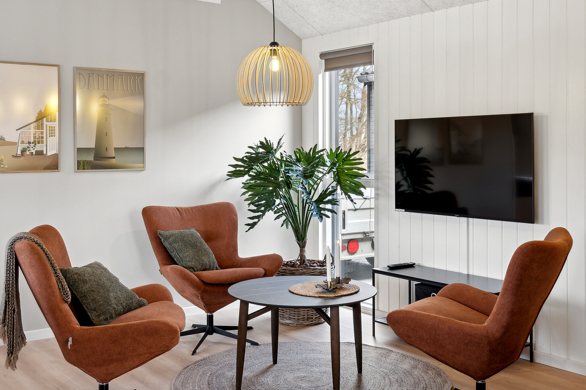 Aktivitetsrum i lyxstuga nr 663 med 7 sovrum och plats för 18 personer.