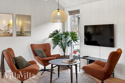 Aktivitetsrum i lyxstuga nr 663 med 7 sovrum och plats för 18 personer.