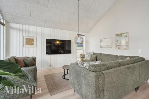 Soffhörnan i lyxstuga 663 i Sydjylland.