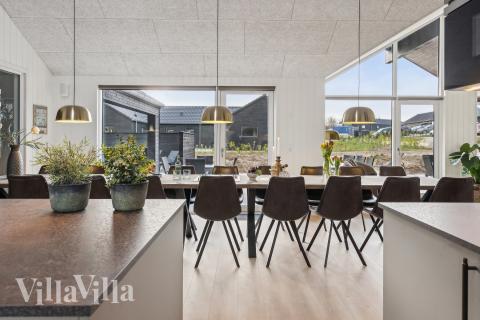 Välinrett kök i lyxstuga nr 663 i Sydjylland.