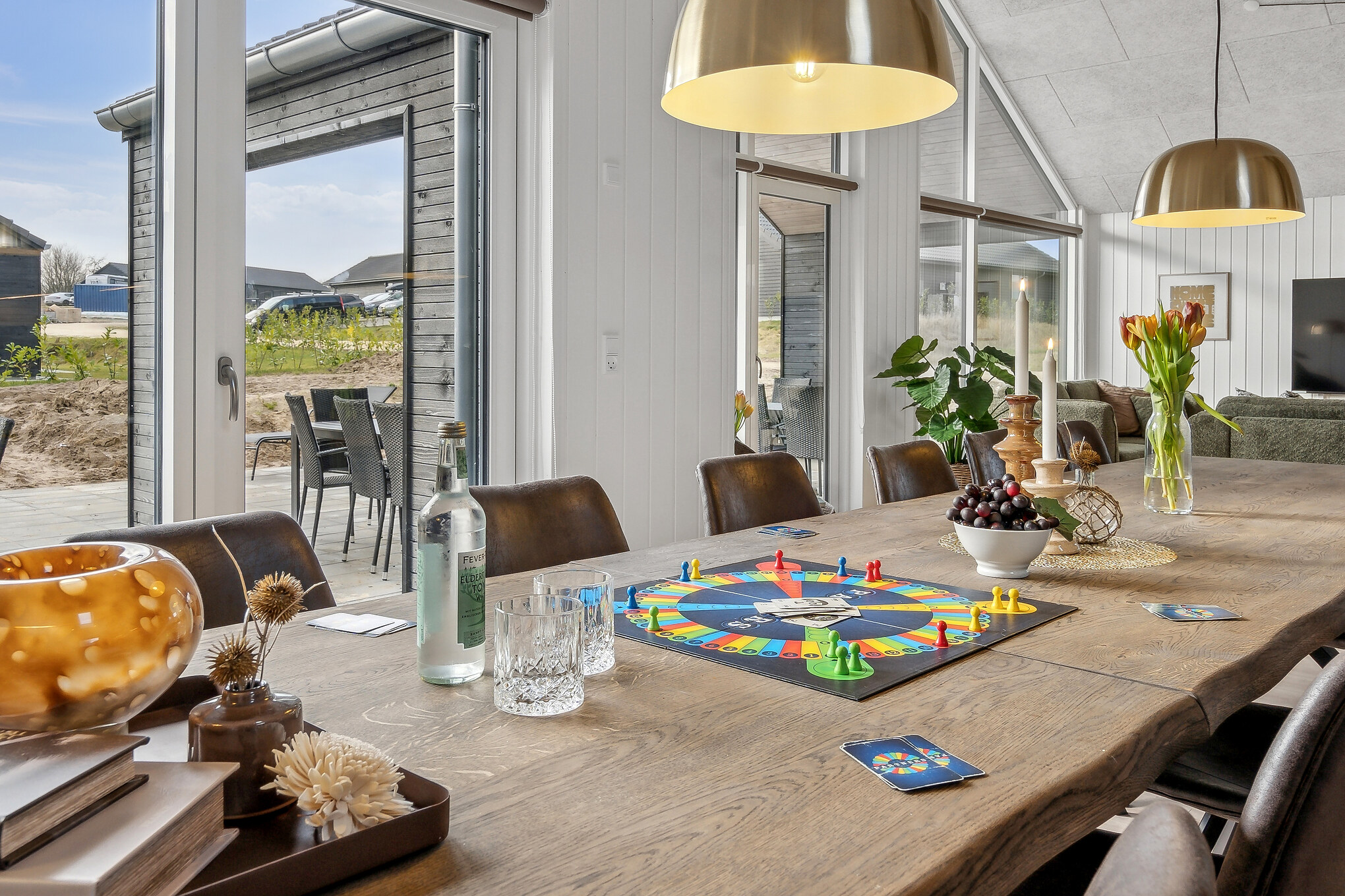 Ni kan sitta 18 personer tillsammans i vardagsrummet när ni besöker lyxhus nr 663 i Sydjylland.
