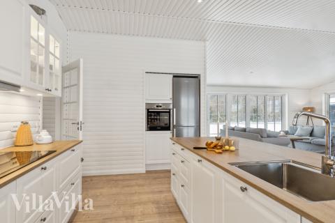 I lyxstugans kök finns allt ni behöver för att laga mat till 11 personer. 