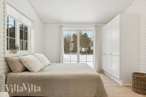 Ett av de 5 utmärkta sovrummen i lyxstuga nr 693 i Nordsjälland.