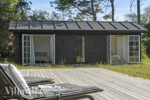 Stor terrass i lyxstuga nr 693 i Nordsjälland.