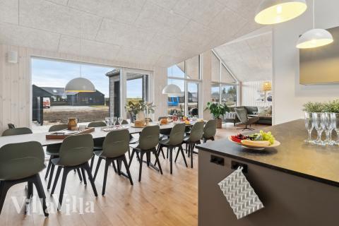 Köket i lyxstuga nr 655 är utrustat så att ni kan laga mat till 14 personer.