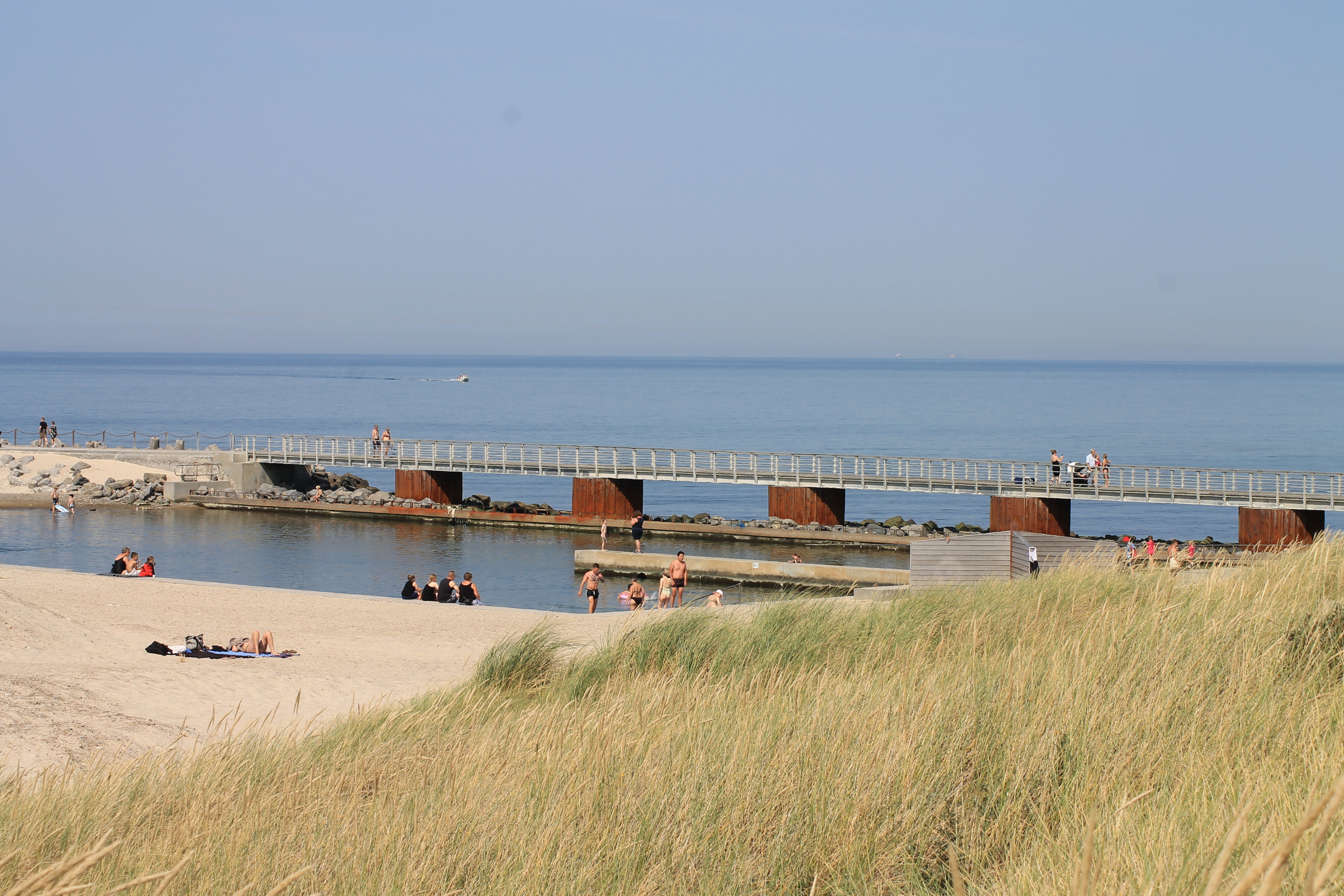 Stranden i närheten av lyxhus 607 i Nordjylland bjuder in till en promenad.