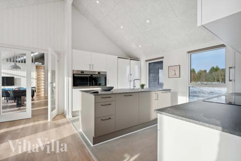 Köket i lyxstuga nr 605 är utrustat så att ni kan laga mat till 24 personer.