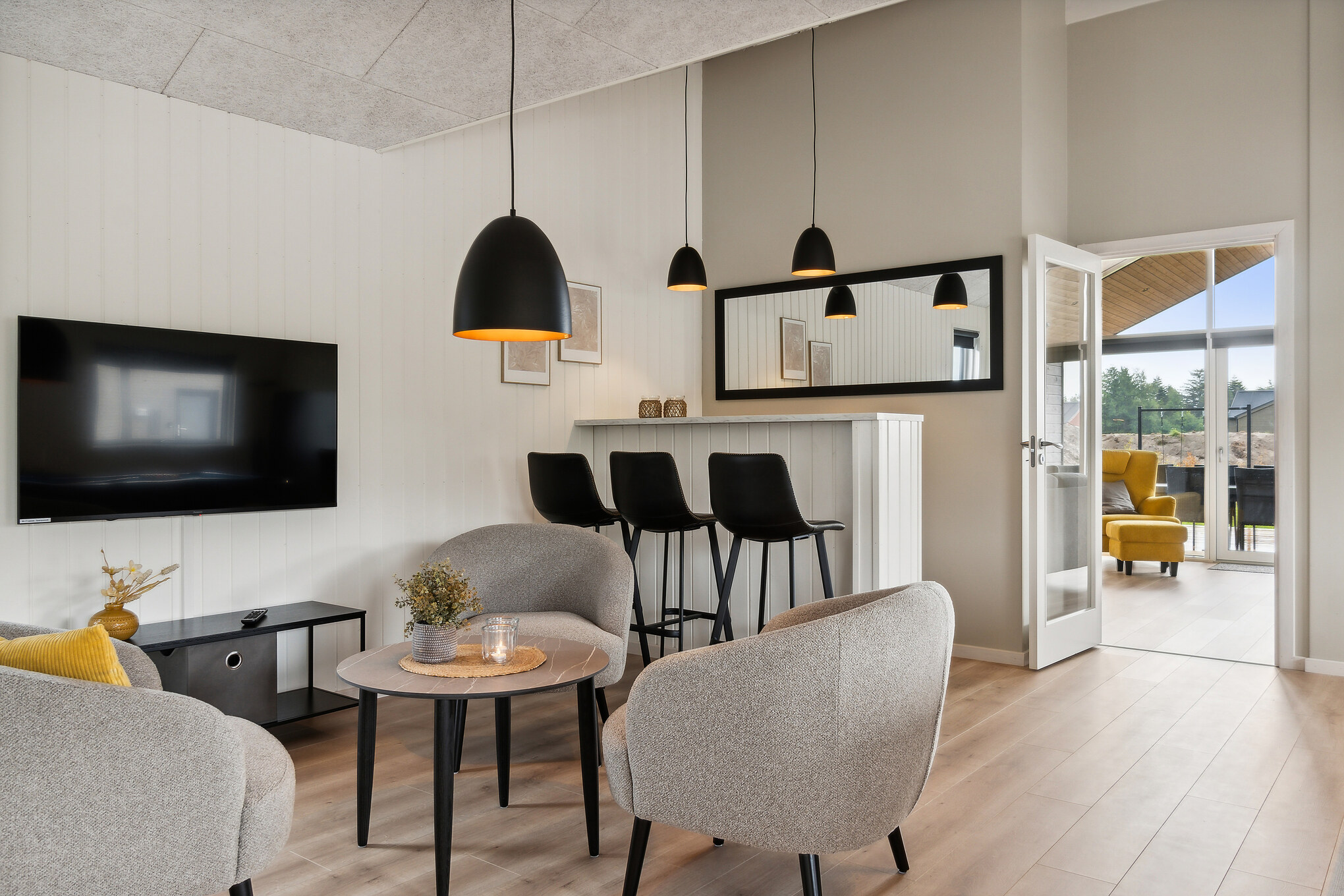 Aktivitetsrum i lyxstuga nr 667 med 7 sovrum och plats för 18 personer.