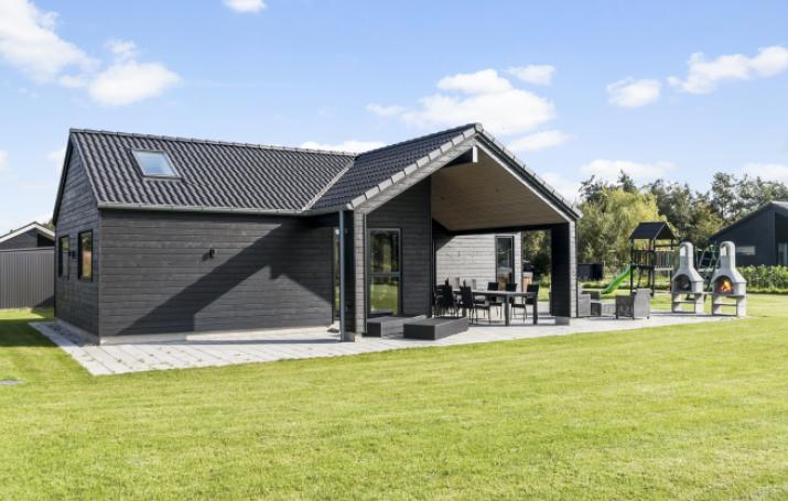 Den behagliga spastugan nr 625 med plats för 12 personer ligger i Lolland/Falster/Møn