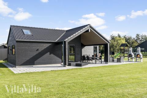 Den behagliga spastugan nr 625 med plats för 12 personer ligger i Lolland/Falster/Møn