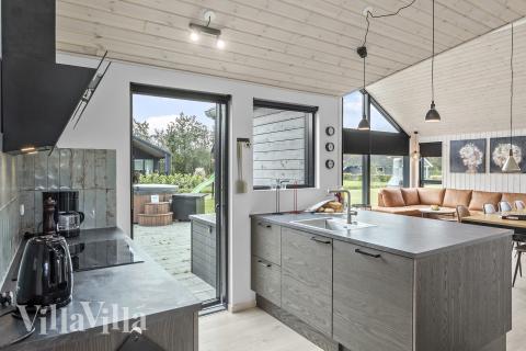 Köket i lyxstuga nr 625 är generöst inrett.