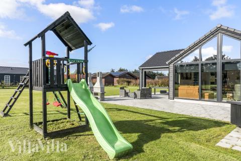 Förutom de många timmar som du kan tillbringa i stugans poolavdelning erbjuder lyxstuga 625 även många utomhusaktiviteter