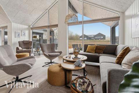 Soffhörnan i lyxstuga 664 i Sydjylland.