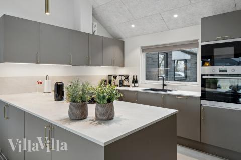 Köket i lyxstuga nr 664 är utrustat så att ni kan laga mat till 16 personer.