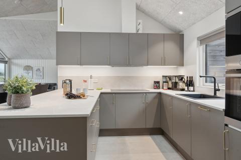 Välinrett kök i lyxstuga nr 664 i Sydjylland.