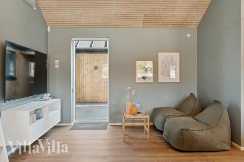 Lyxstuga 660 för 16 personer har ett stort aktivitetsrum med bl.a. biljard och dart